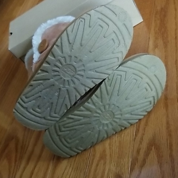 UGG BOOTS - Picture 3 of 7
